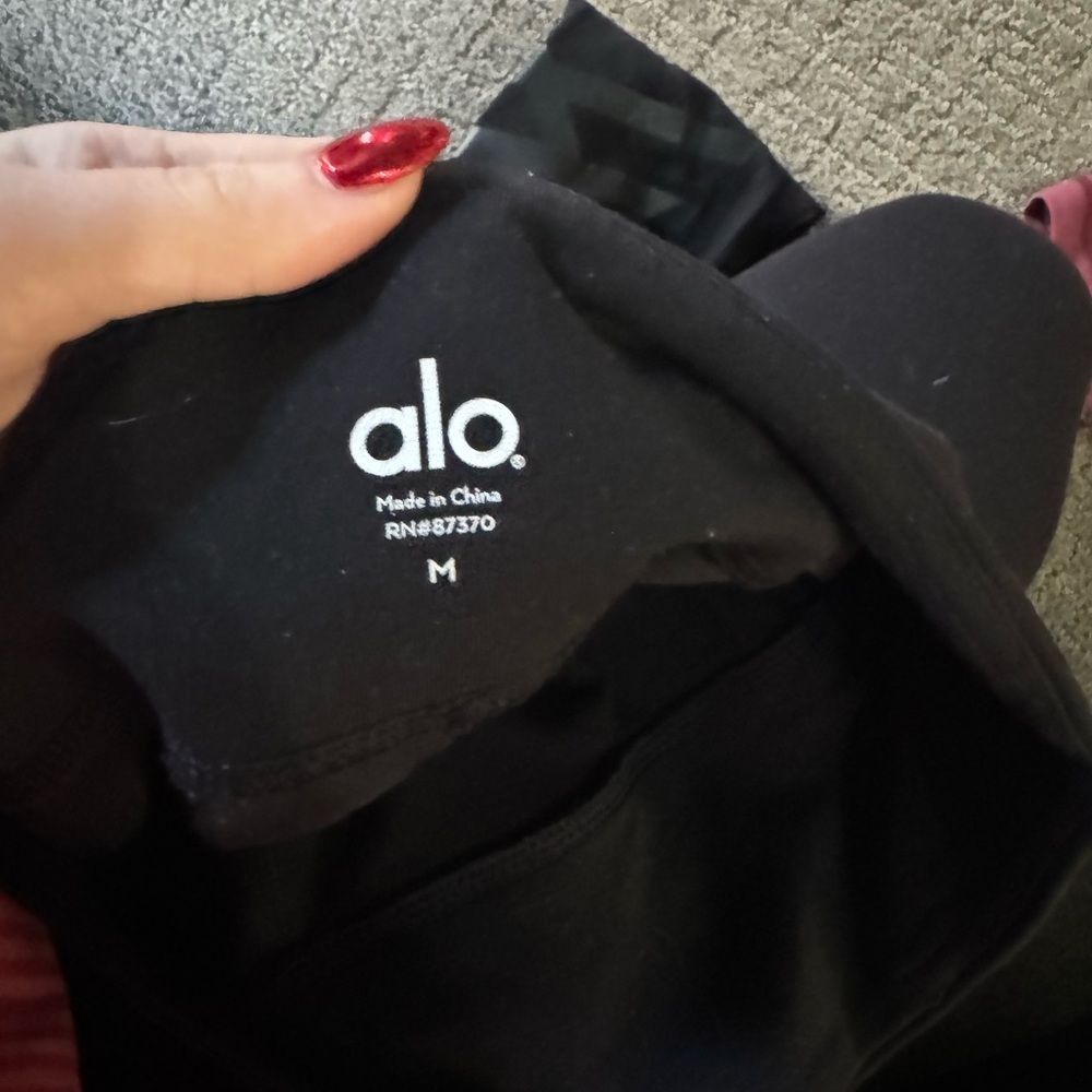Alo capris. - Picture 3 of 3